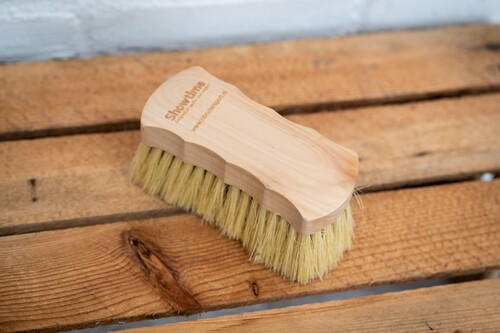 HB Showtime Luxurious Anatomic Dandy Brush