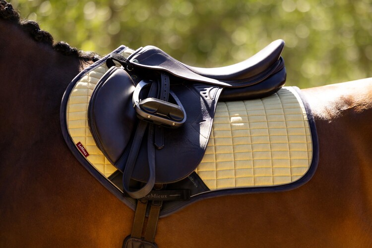 LeMieux Suede Close Contact Zadeldek